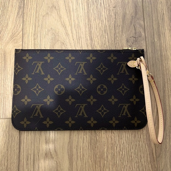 Louis Vuitton Pouchette - Picture 2 of 4